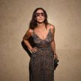 Baile da Vogue: Ale Farah com vestido longo, decote e fenda para a festa de gala