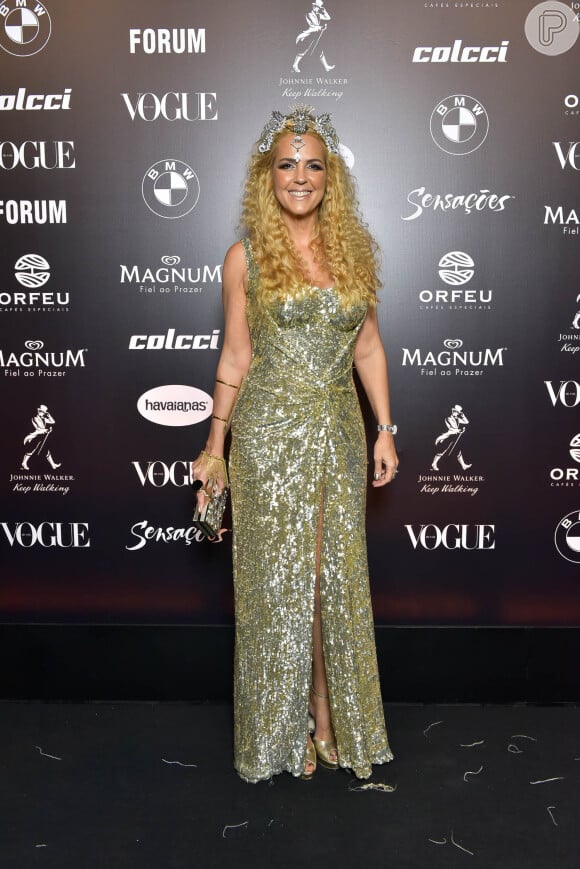 Baile da Vogue: Alexandra Fructuoso escolheu um longo todo bordado em dourado