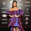 Baile da Vogue: Giulia Be com vestido em tom de roxo furta-cor
