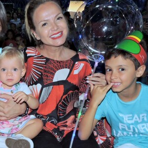 Eliana ganha visita dos filhos nos bastidores no SBT: 'Fala oi, Manu'. Vídeo!