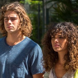 Na novela 'Verão 90', João (Rafael Vitti) termina o namoro com Moana (Giovana Cordeiro) após transar com Manu (Isabelle Drummond)