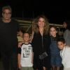 Cláudia Abreu e o marido, José Henrique Fonseca, levaram três dos quatro filhos ao espetáculo 'Ovo', Felipa, de 12 anos, José, de 8, e Pedro, de 7