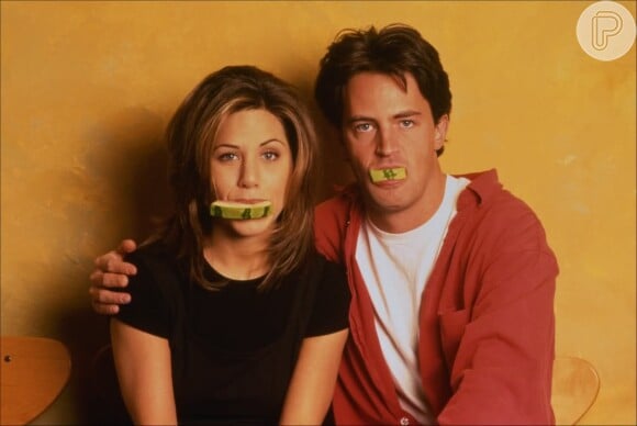 No começa das gravações de 'Friends', em 1994, Jennifer Aniston namorou o colega de elenco Matthew Perry