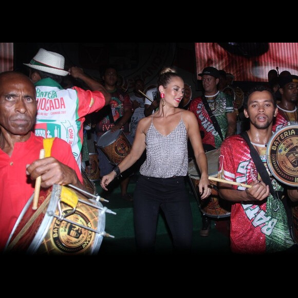 Paolla Oliveira no Carnaval 2020: rainha da Grande Rio, atriz é parabenizada por Sabrina Sato e mais famosos