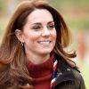 Kate Middleton aposta em suéter baratinho em look ao ar livre