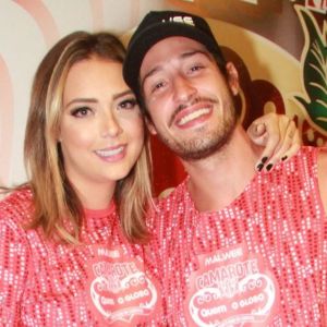 Carol Dantas e Vinícius Martinez revelaram neste sábado, 30 de março de 2019, que o nome do  filho que estão esperando será Valentin