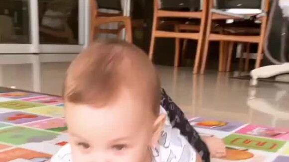 Andressa Suita mostra novos dentinhos do filho mais novo, Samuel, em vídeo publicado no Instagram, nesta segunda-feira, dia 01 de abril de 2019