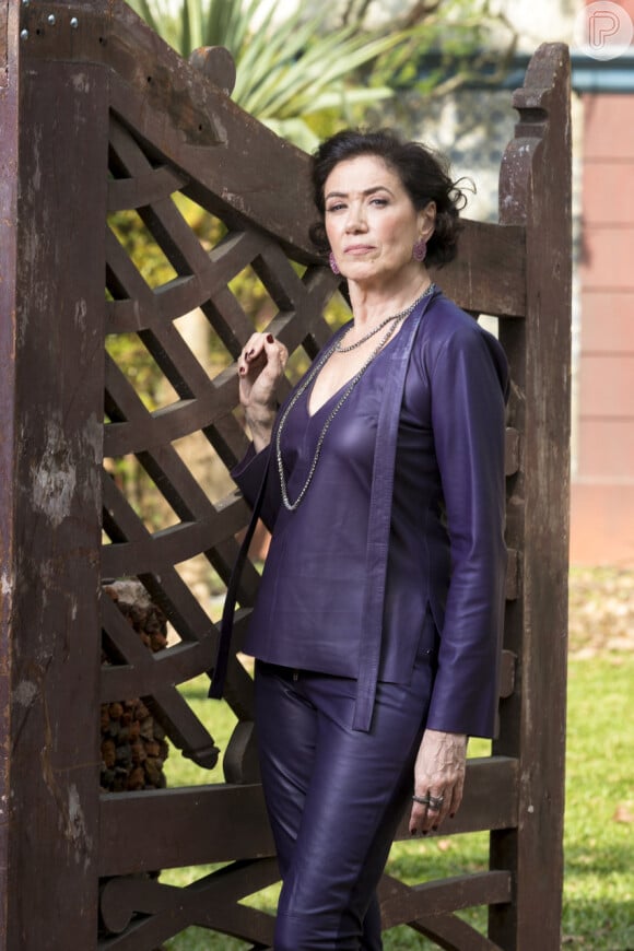 Na novela 'O Sétimo Guardião', Valentina (Lília Cabral) vai tentar proteger a casa do filho, Gabriel (Bruno Gagliasso). 'Você só fica se for por cima do meu cadáver!'.