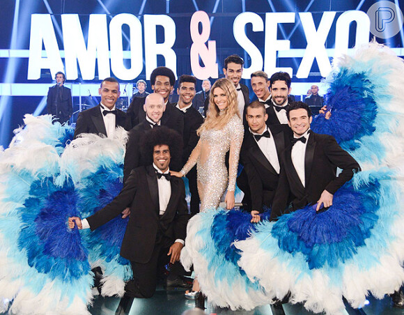 A apresentadora e roteirista do 'Amor e Sexo', Fernanda Lima, comenta que pensa em tudo para o programa: 'Quando eu estou aqui e vejo tudo que a gente inventou, da bancada dos jurados à roupa da banda'