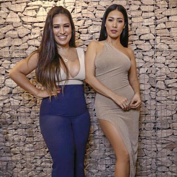 Simone, da dupla com Simaria, é adepta de looks com decotes
