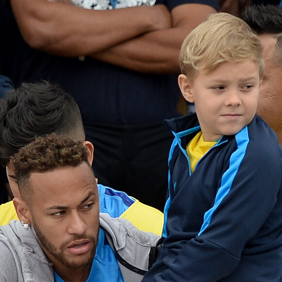 Internauta brincou ao comparar o filho de Neymar com a mãe, Carol Dantas: 'Ele é seu xerox, só tem o olho do pai e já está de bom tamanho'
