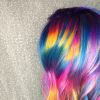Há aquelas pessoas que preferem cores mais vibrantes para fazer o efeito de holografia no cabelo