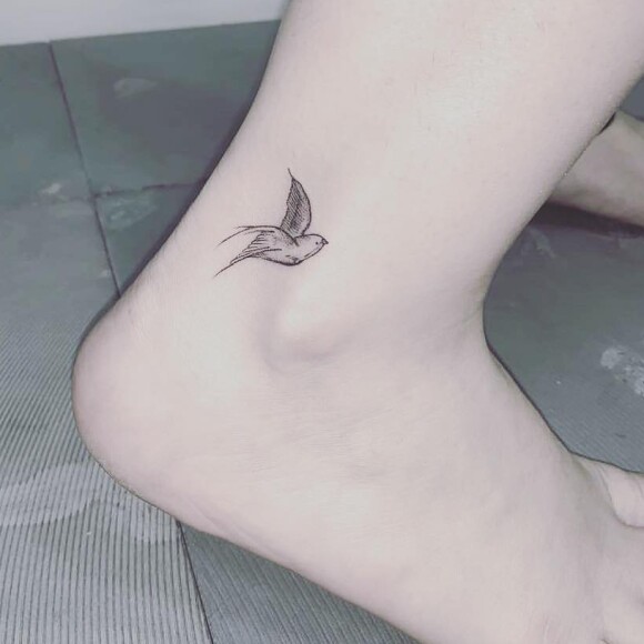 Maiara fez tatuagem em homenagem ao sertanejo Fernando Zor