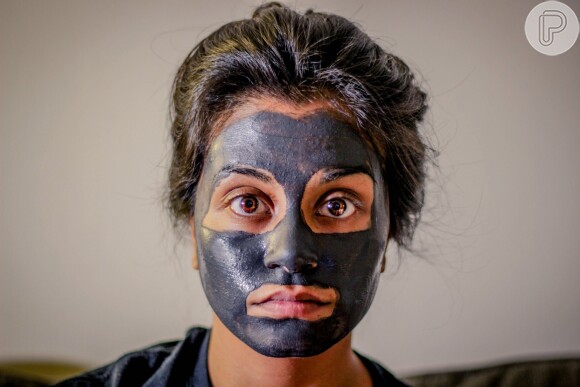 A máscara facial pode ser aplicada uma vez na semana para deixar a pele mais macia, fina e iluminada