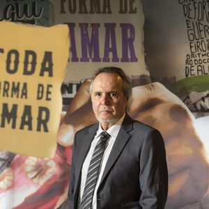 César (Tato Gabus Mendes) – é médico radiologista e pai de Jaqueline. Não quer conhecer a filha e assumiu os compromissos financeiros com Vânia na nova 'Malhação - Toda Forma de Amar'