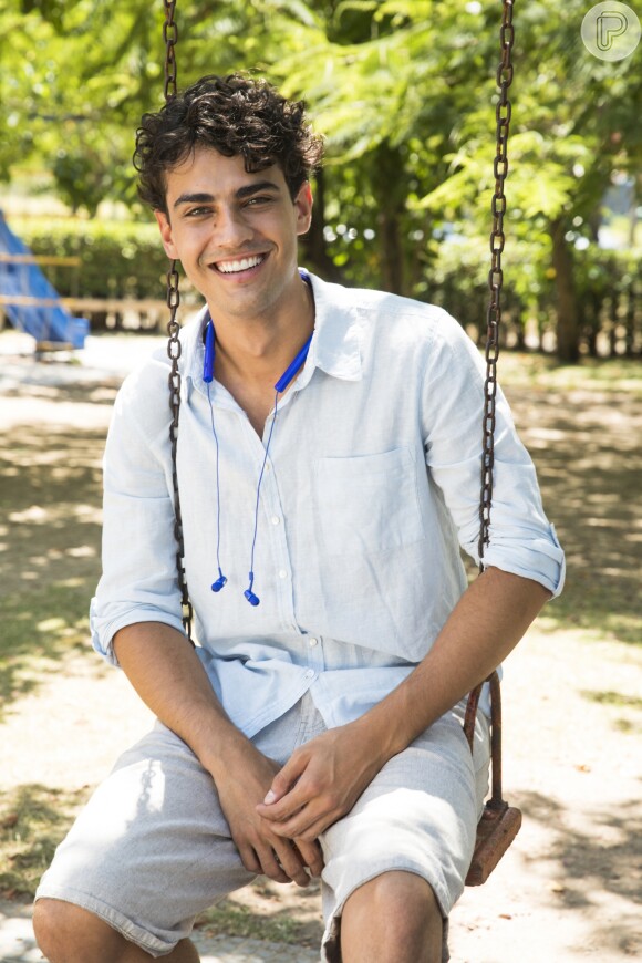 Guga (Pedro Alves) – filho de Max (Roberto Bomtempo) e Regina (Karine Teles), tem uma vida boa em Ipanema. Ele tem dúvidas sobre sua orientação sexual e isso aflige-o. Também presenciará o crime na nova 'Malhação - Toda Forma de Amar'