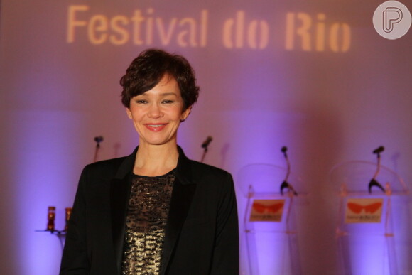 Julia Lemmertz exibe novo corte de cabelo no Festival do Rio 2014, realizado na noite desta segunda-feira, 6 de outubro de 2014
