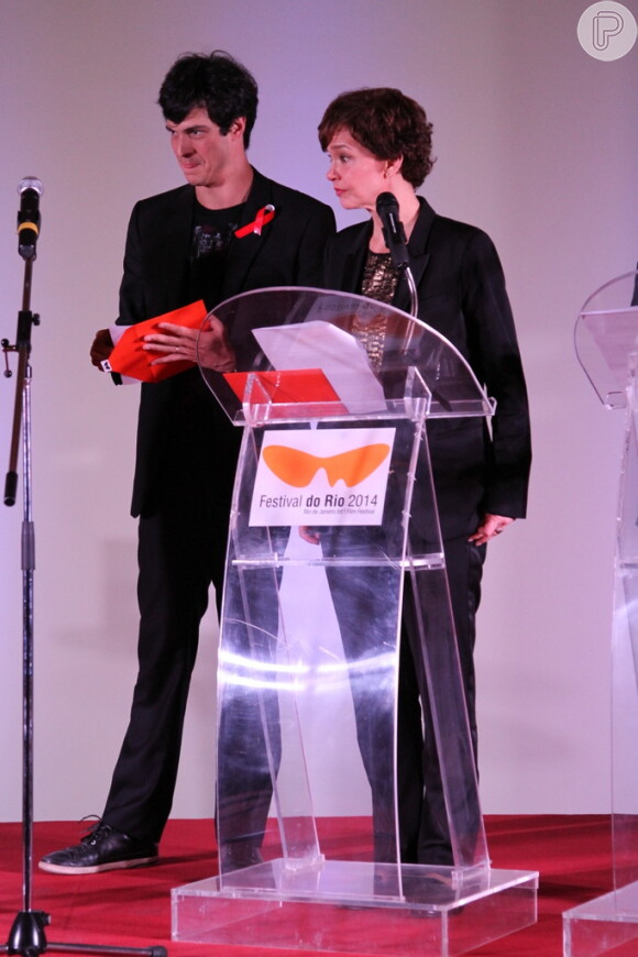 Julia Lemmertz e Mateus Solano apresentam premiação de cinema no Rio