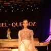 Vestido da coleção de Raquel de Queiroz: mix de texturas e bordados