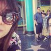 Maria Casadevall e sua amiga visitaram a Calçada da Fama, em Hollywood