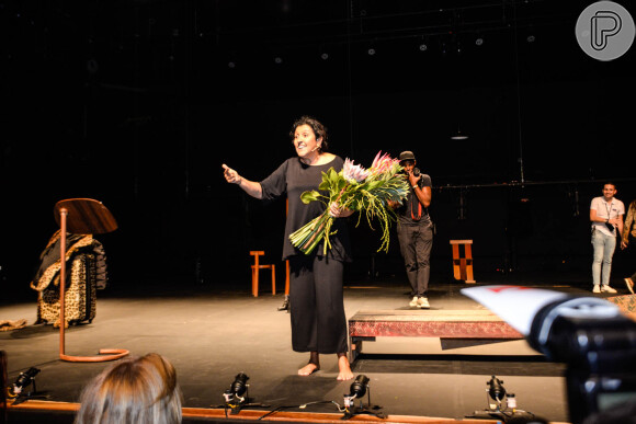 Regina Casé voltou aos palcos do Rio após mais de 25 anos com a peça 'Recital da Onça'