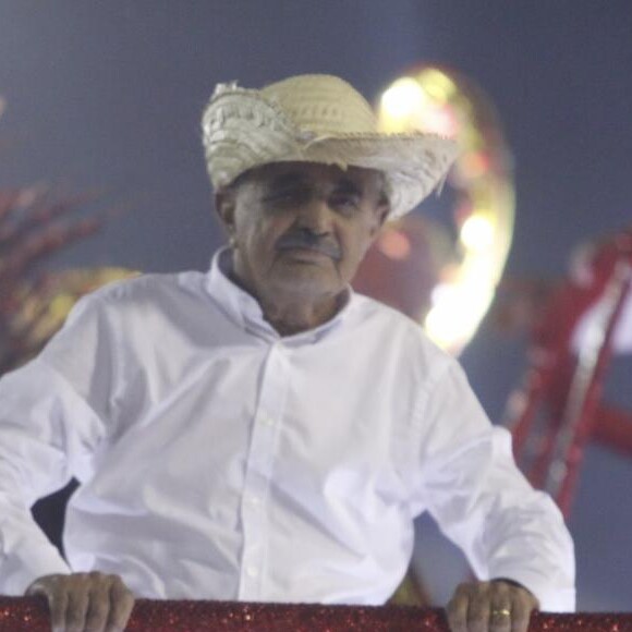 Pai de Zezé Di Camargo e Luciano, seu Francisco desfilou na Imperatriz no carnaval em homenagem aos filhos