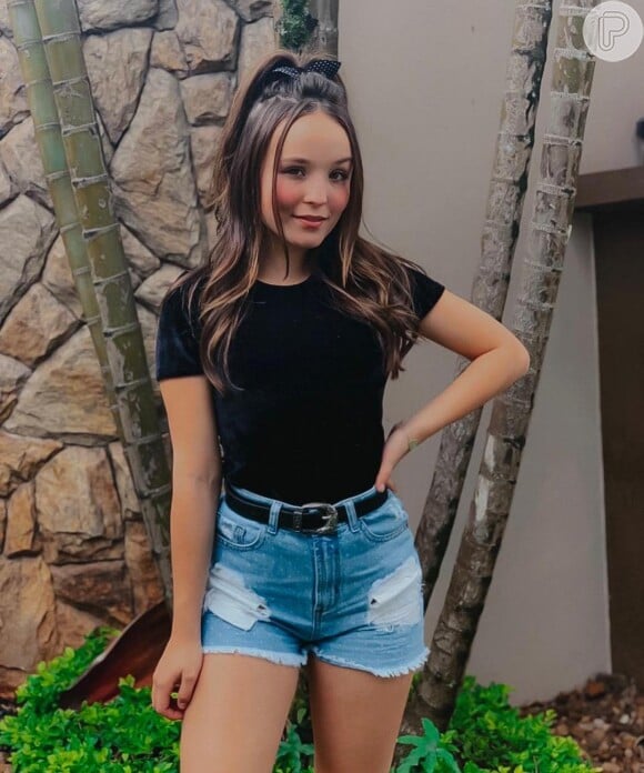 Aos 18 anos, Larissa Manoela é antenada no mundo da moda