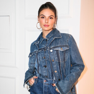 Isis Valverde mostra como é possível caprichar num look todo jeans e ficar superelegante