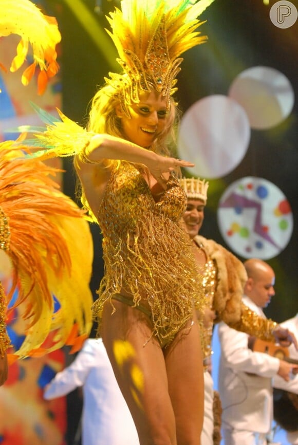 Carol Bittencourt durante gravação da vinheta de carnaval da Globo em 2011