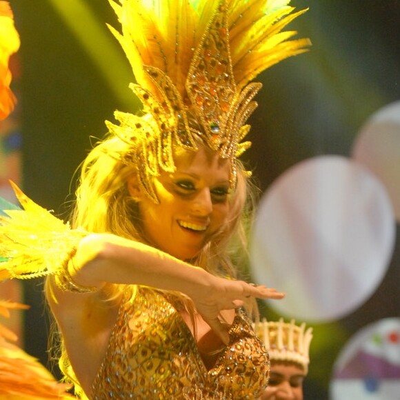 Carol Bittencourt durante gravação da vinheta de carnaval da Globo em 2011