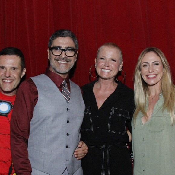 Xuxa contou ter plano de atuar com o namorado, Junno Andrade, no cinema: 'Finalmente iria ter um príncipe de verdade'