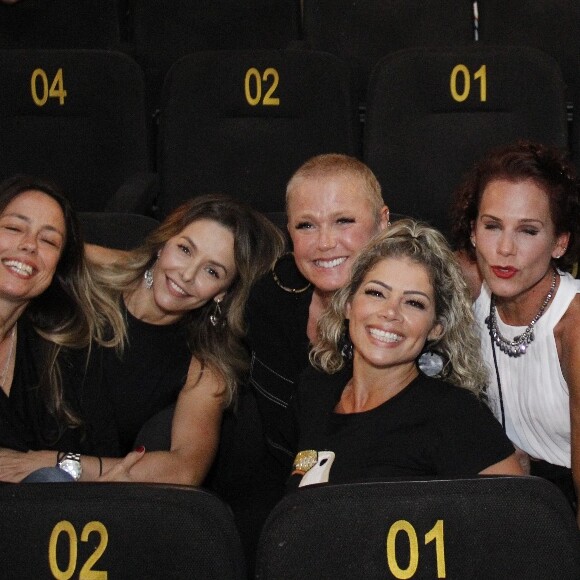 Xuxa se encontrou com ex-paquitas durante estreia da peça 'Um Casamento Feliz'