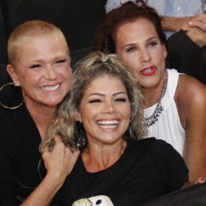 Xuxa se encontrou com ex-paquitas durante estreia da peça 'Um Casamento Feliz' na noite desta quinta-feira, 2 de maio de 2019