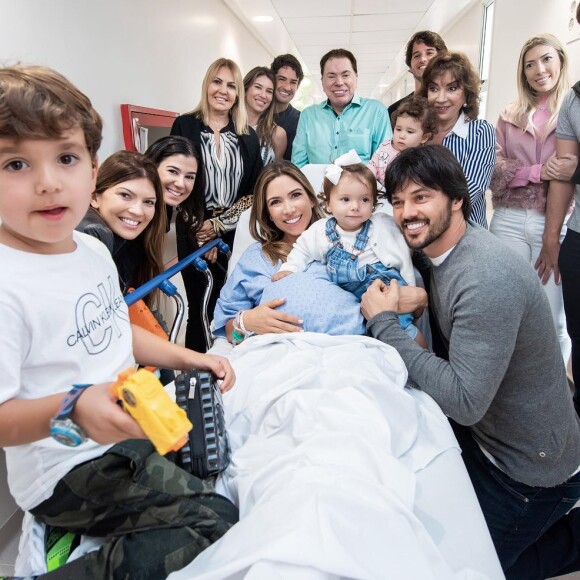 Patricia Abravanel e Fabio Faria são pais de Pedro, Jane e Senor