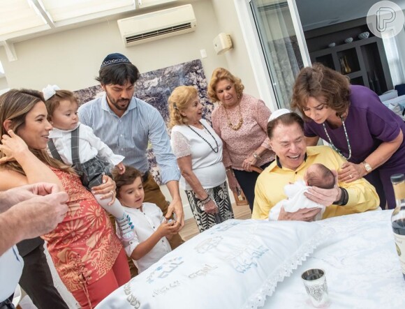 Silvio Santos se emocionou com neto Senor em cerimônia de circuncisão