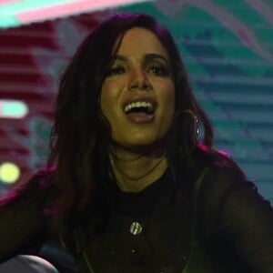 Anitta descobriu bissexualidade com 13 anos