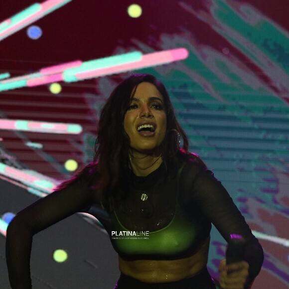 Anitta descobriu bissexualidade com 13 anos