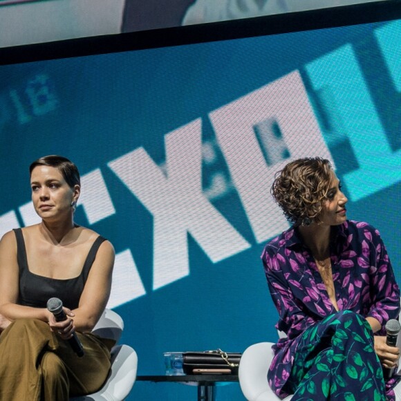 'Elas têm várias camadas e isso é lindo, porque a gente fala de trabalho, da paixão da vida delas, a gente não fala só de amor e relacionamento', contou Débora Falabella