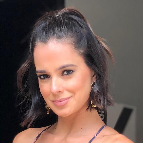 Vera Viel foi comparada à Bruna Marquezine em foto com as filhas, Clara, Maria e Helena: 'Sua filha'