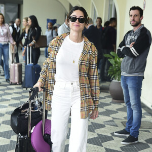 Thaila Ayala foi fotografada na saída do aeroporto de Congonhas, em São Paulo, nesta quarta-feira, 08 de maio de 2019