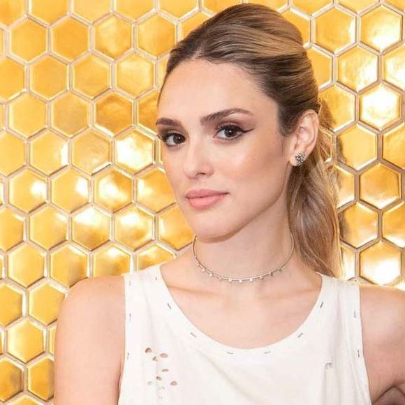 Isabelle Drummond aposta em look fashionista para estrelar evento de lançamento da nova loja da Animale ORO, nesta quarta-feira, dia 08 de maio de 2019