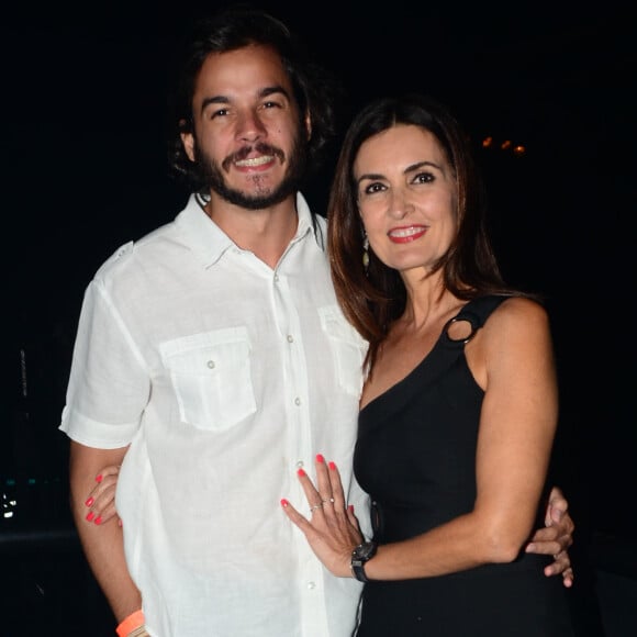 Fátima Bernardes explicou que é um anel comemorativo pela data