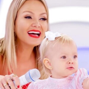 Eliana é mãe da pequena Manuela, de 1 ano