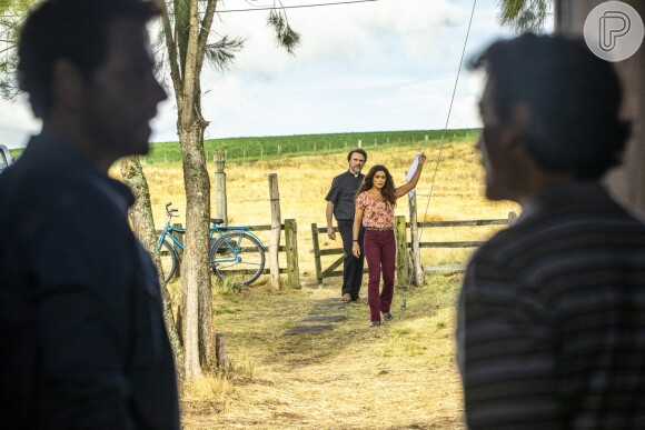 Após ter pedido paz, Maria da Paz (Juliana Paes) será jurada de morte pelo tiro que Amadeu (Marcos Palmeira) leva em seu casamento na novela 'A Dona do Pedaço'
