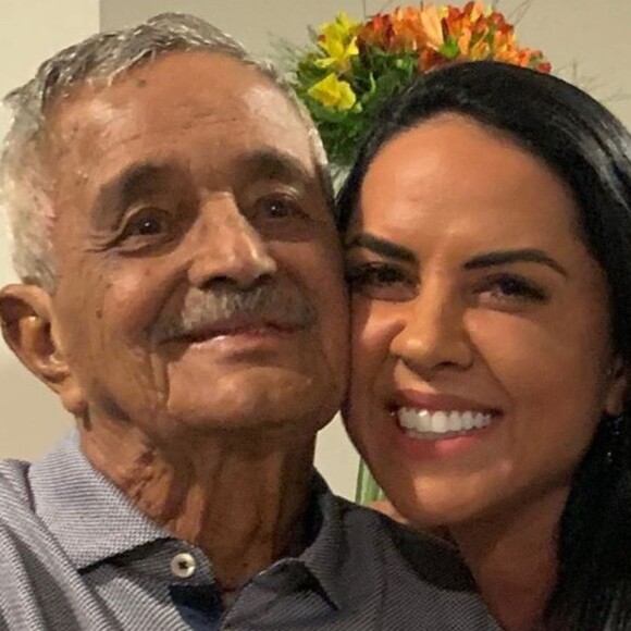 Pai de Zezé Di Camargo, seu Francisco ganhou festa para comemorar 82 anos. Comemoração reuniu a mulher, dona Helena, filhos, noras, entre elas Graciele Lacerda e netos