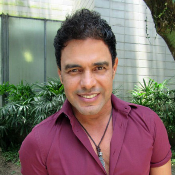 Zezé Di Camargo e a família fizeram festa para comemorar os 82 anos de seu Francisco, pai do cantor