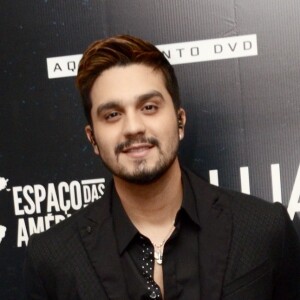 Luan Santana usou um look all black para show