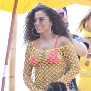 Anitta esteve na comunidade Tavares Bastos, do bairro Catete, no Rio de Janeiro, gravando clipe