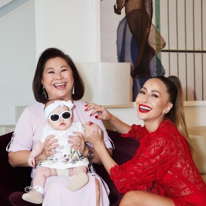 Sabrina Sato posou com a mãe, Kika, e a filha, Zoe, em produção fashionista