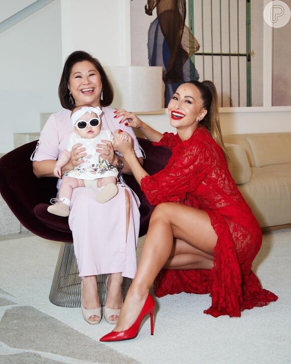 Sabrina Sato posou com a mãe, Kika, e a filha, Zoe, em produção fashionista